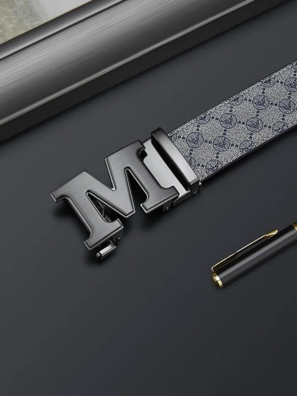 Stylish Men's Belt with Letter M Buckle | Durable Leather, Minimalist Design